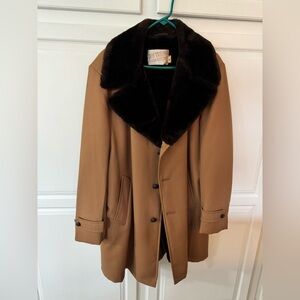 Fantastic vintage men’s light weight wool trench with faux fur